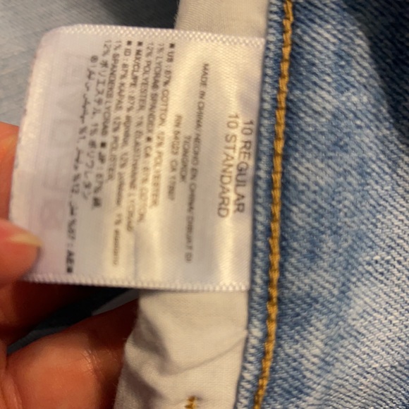 Old Navy Bermuda Shorts - Picture 2 of 4
